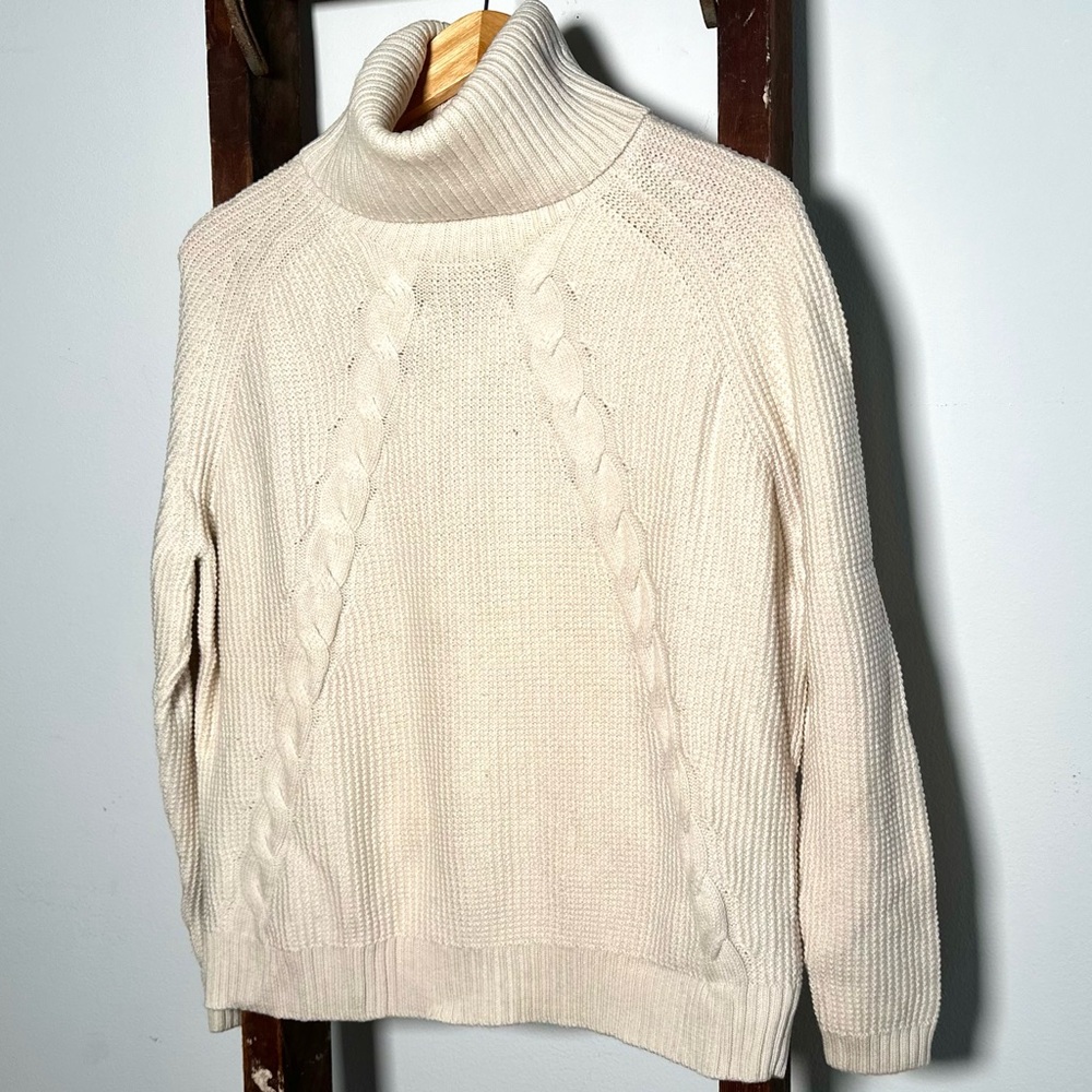Repeat Cable Knit Turtlneck